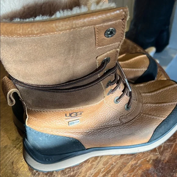UGG Adirondack Snow boots. Tan and Black Leather Boots - Picture 3 of 8